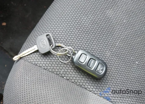 2005 Pontiac Vibe из США, поврежденный, VIN 5Y2SL63835Z422061